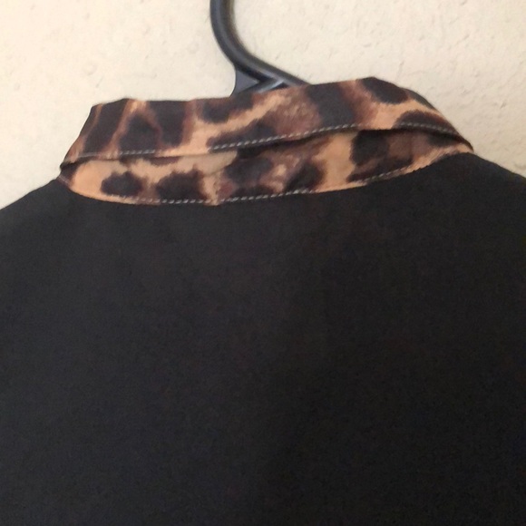 Black and leopard print sleeveless button up - Picture 4 of 4
